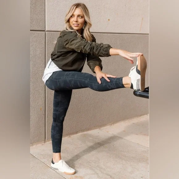 SPANX Look At Me Now Black Camo Legging - Picture 2 of 15